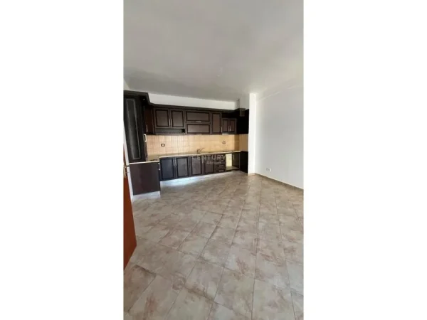 Tirane, shitet apartament 3+1 Kati 1, 93 m² 128.000 € (Misto Mame)