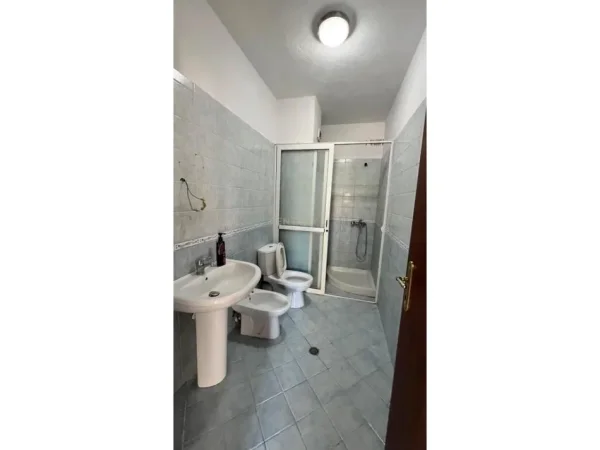 Tirane, shitet apartament 3+1 Kati 1, 93 m² 128.000 € (Misto Mame)