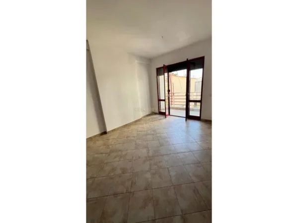 Tirane, shitet apartament 3+1 Kati 1, 93 m² 128.000 € (Misto Mame)