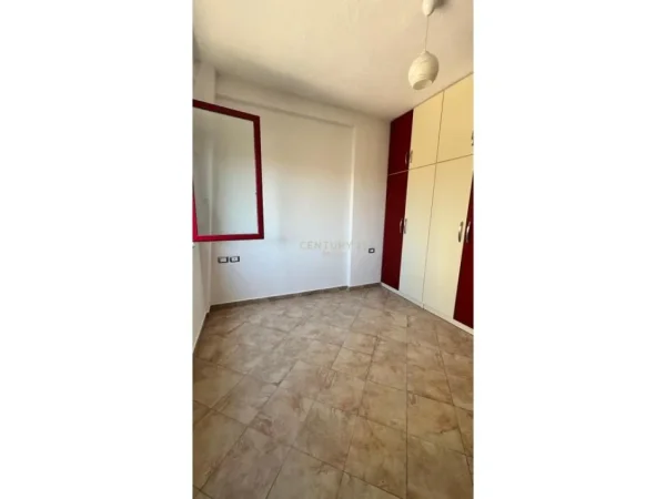 Tirane, shitet apartament 3+1 Kati 1, 93 m² 128.000 € (Misto Mame)