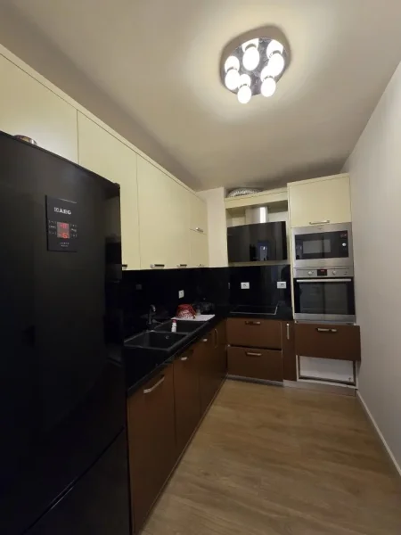 Tirane, jepet me qera 1+1 Kati 5, 600 € 