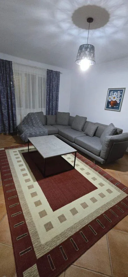 Tirane, jepet me qera apartament 3+1+Ballkon Kati 2, 100 m² 700 € (QYTET STUDENTI)
