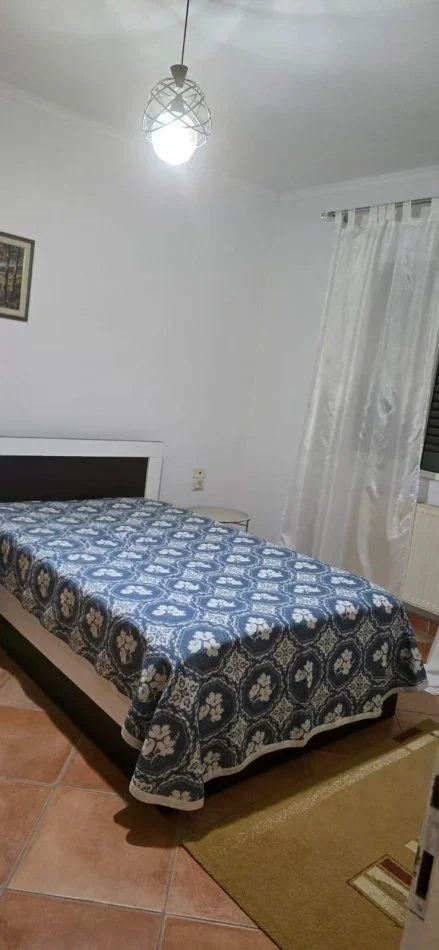 Tirane, jepet me qera apartament 3+1+Ballkon Kati 2, 100 m² 700 € (QYTET STUDENTI)