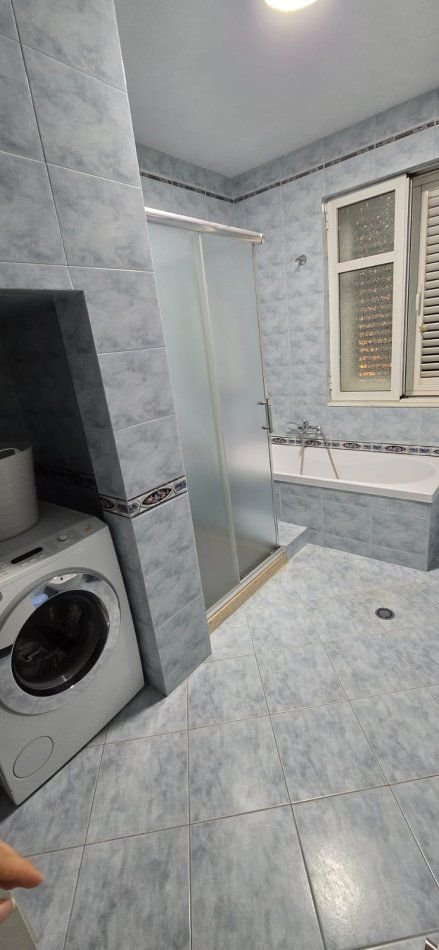 Tirane, jepet me qera apartament 3+1+Ballkon Kati 2, 100 m² 700 € (QYTET STUDENTI)