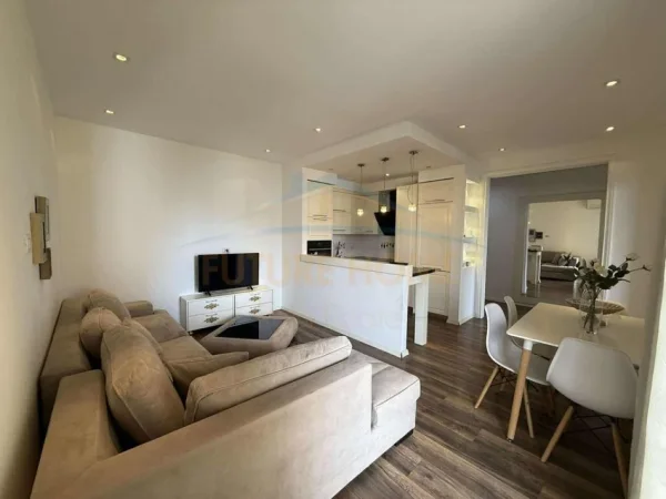 Tirane, jepet me qera apartament 2+1 Kati 5, 100 m² 550 € 