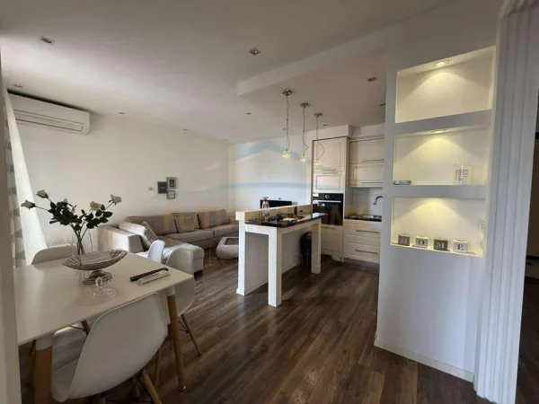 Tirane, jepet me qera apartament 2+1 Kati 5, 100 m² 550 € 