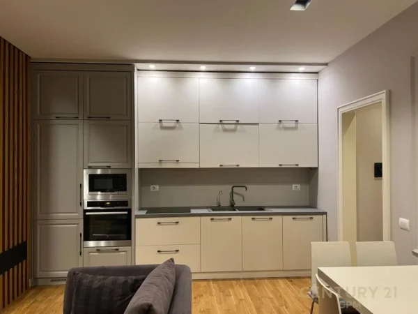 Tirane, jepet me qera apartament 1+1 Kati 1, 70 m² 700 € (Kopshti Botanik)