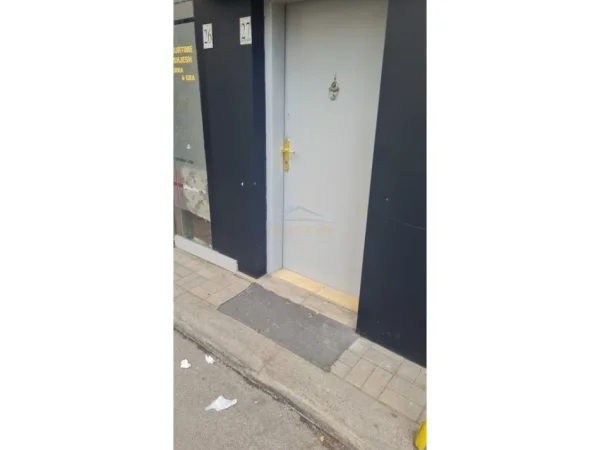 Tirane, shitet ambjent biznesi Kati 0, 33 m² 93.000 € (SELVIA)