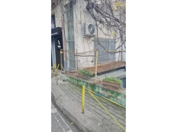 Tirane, shitet ambjent biznesi Kati 0, 33 m² 93.000 € (SELVIA)