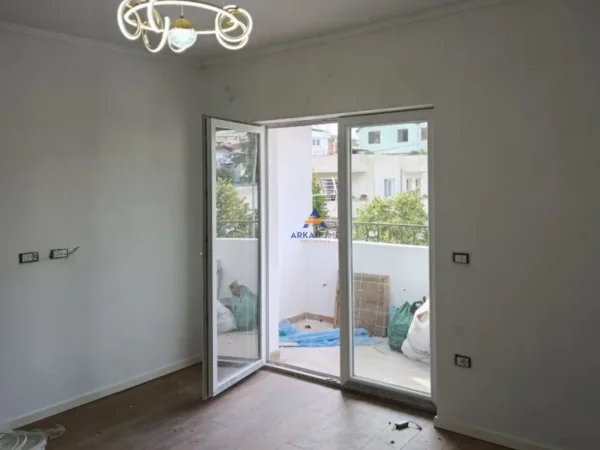 Tirane, shitet apartament 1+1+Ballkon Kati 3, 45 m² 104.000 € (NDODHET PRANE SHKOLLES 26 NENTORI,ISH STACIONI I FUNDIT I TIRANES SE RE)