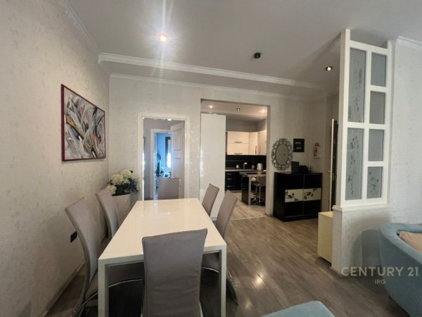 Tirane, jepet me qera apartament 3+1 Kati 5, 139 m² 1.300 € (Delijorgji)