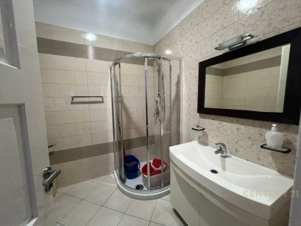 Tirane, jepet me qera apartament 3+1 Kati 5, 139 m² 1.300 € (Delijorgji)