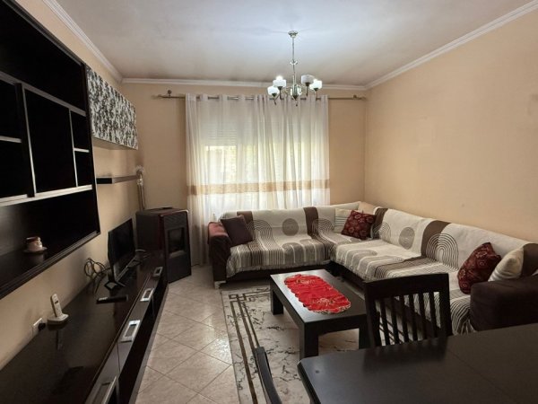 Tirane, jepet me qera 2+1+Aneks+Ballkon Kati 1, 100 m² 400 € 