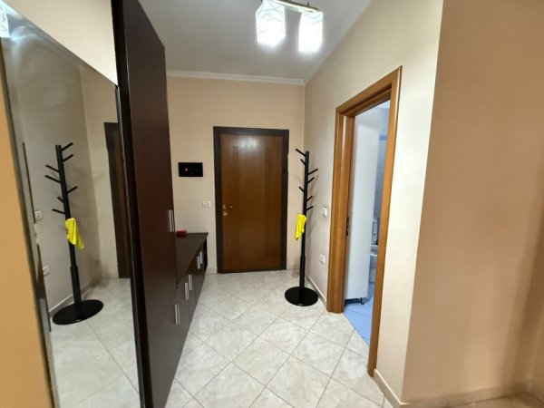 Tirane, jepet me qera 2+1+Aneks+Ballkon Kati 1, 100 m² 400 € 