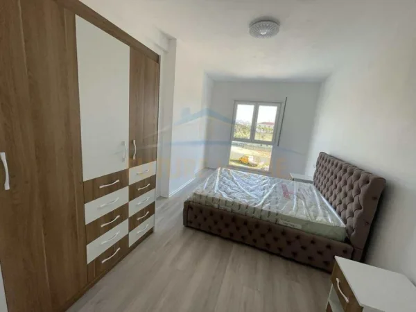 Tirane, jepet me qera apartament 2+1 Kati 2, 111 m² 440 € (KAMEZ)