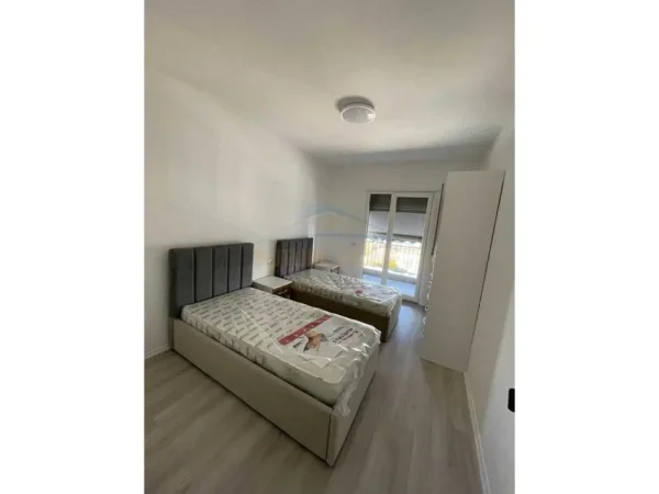 Tirane, jepet me qera apartament 2+1 Kati 2, 111 m² 440 € (KAMEZ)