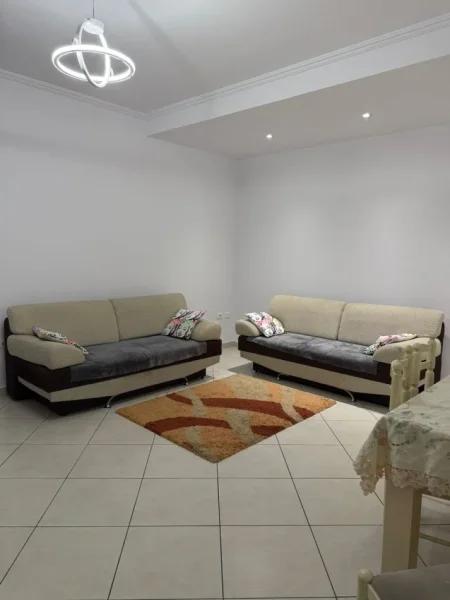 Tirane, jepet me qera apartament 2+1+Ballkon , 120 m² 600 € 