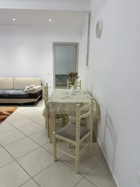 Tirane, jepet me qera apartament 2+1+Ballkon , 120 m² 600 € 