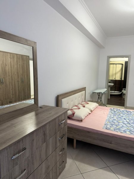 Tirane, jepet me qera apartament 2+1+Ballkon , 120 m² 600 € 