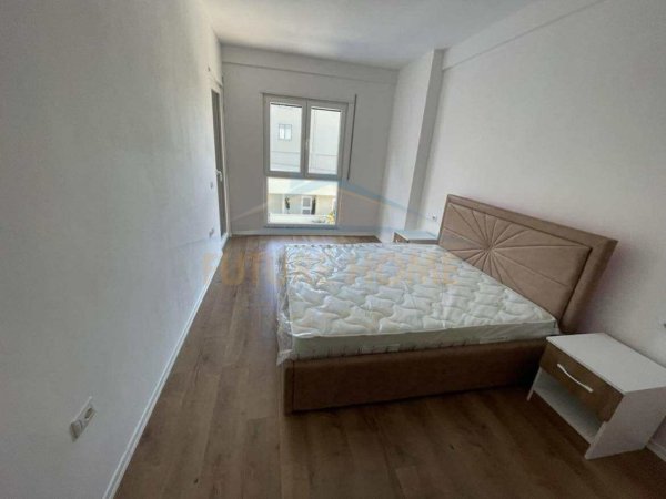 Tirane, jepet me qera apartament 3+1 Kati 2, 125 m² 490 € (KAMEZ)