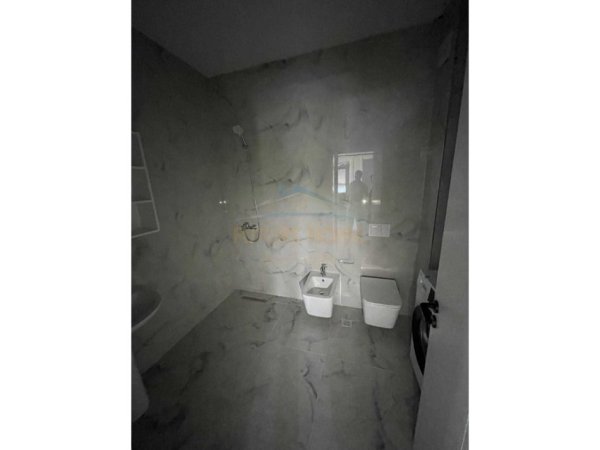 Tirane, jepet me qera apartament 3+1 Kati 2, 125 m² 490 € (KAMEZ)