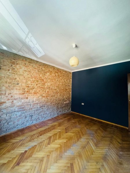 Tirane, jepet me qera apartament 2+1+Ballkon Kati 2, 90 m² 700 € (myslym shyr , perballe neranxit)