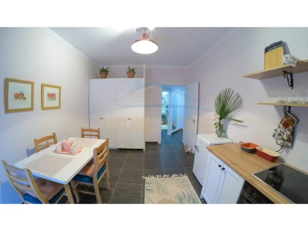 Tirane, jepet me qera apartament 2+1 Kati 3, 90 m² 800 € (Rruga e Barrikadave)