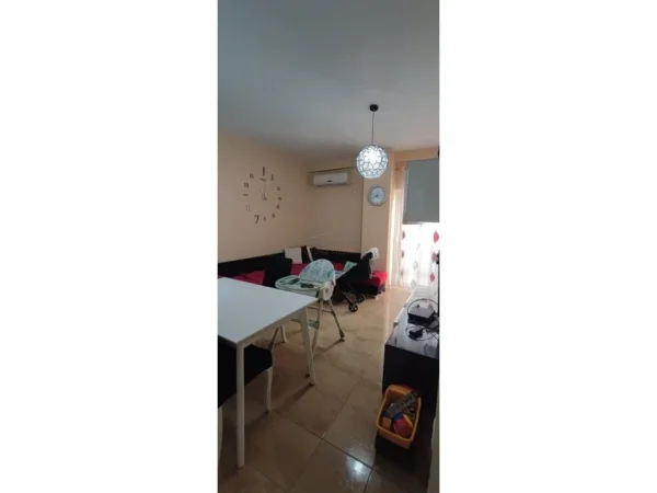 Tirane, jepet me qera apartament 1+1 Kati 1, 60 m² 450 € (FRESK)