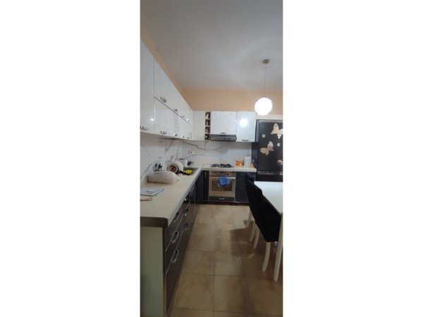 Tirane, jepet me qera apartament 1+1 Kati 1, 60 m² 450 € (FRESK)