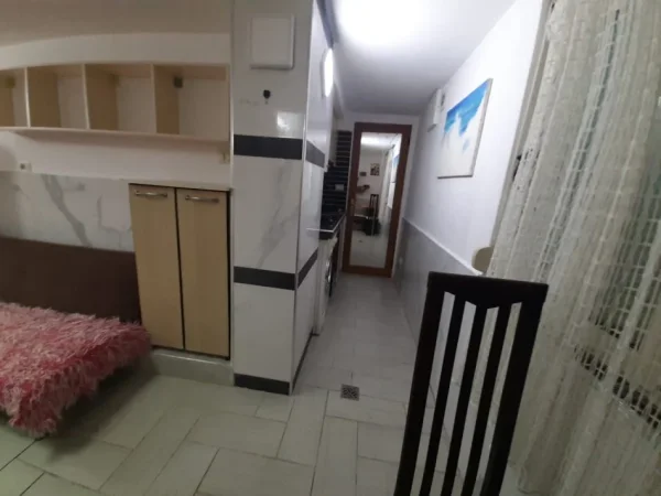 Tirane, jap me qera garsonier 1+1 Kati 1, 40 m² 360 € (5 Maj)