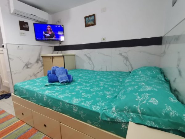 Tirane, jap me qera garsonier 1+1 Kati 1, 40 m² 360 € (5 Maj)