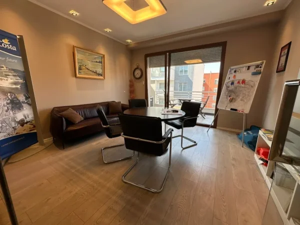 Tirane, jepet me qera zyre Kati 7, 100 m² 2.000 € 