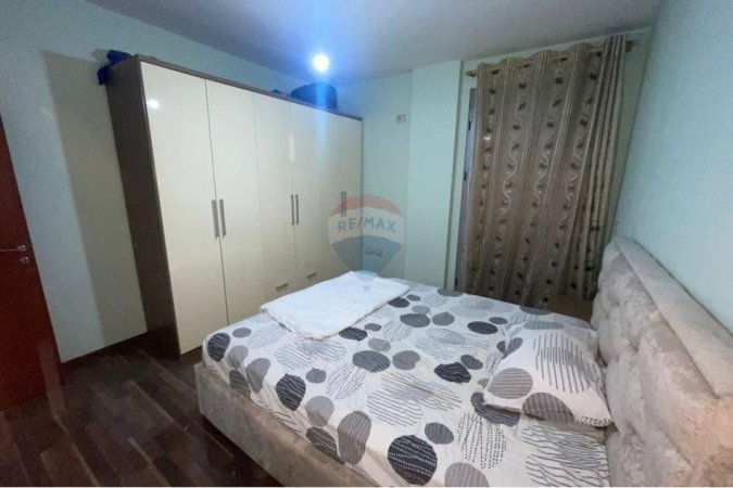 Tirane, jepet me qera apartament 1+1+Ballkon , 60 m² 530 € (Rruga Hamdi Sina)