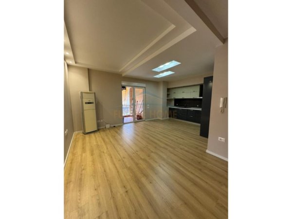 Tirane, shitet apartament 2+1 Kati 7, 92 m² 215.000 € (OXHAKU)