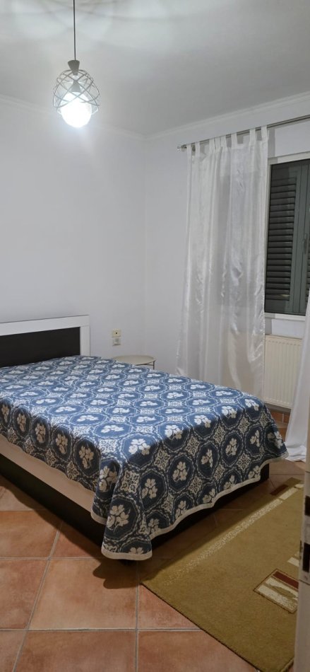 Tirane, jepet me qera Vile 3+1+Ballkon Kati 3, 130 m² 700 € (RRUGA MAHMUD DACI, VILAT GJERMANE, SAUK)