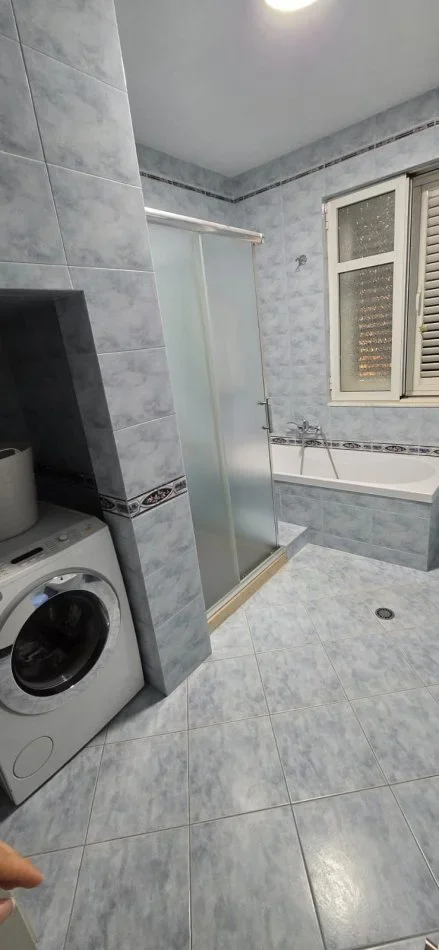 Tirane, jepet me qera Vile 3+1+Ballkon Kati 3, 130 m² 700 € (RRUGA MAHMUD DACI, VILAT GJERMANE, SAUK)
