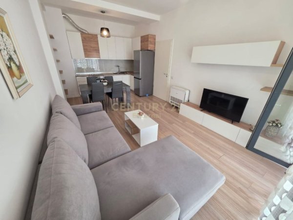 Tirane, jepet me qera apartament 2+1+Aneks+Ballkon Kati 2, 86 m² 750 € (Rr. Muhamet Gjollesha)