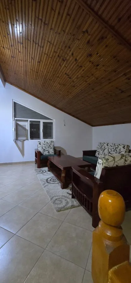 Tirane, jepet me qera Vile 3+1+Ballkon Kati 3, 130 m² 700 € (RRUGA MAHMUD DACI, VILAT GJERMANE, SAUK)