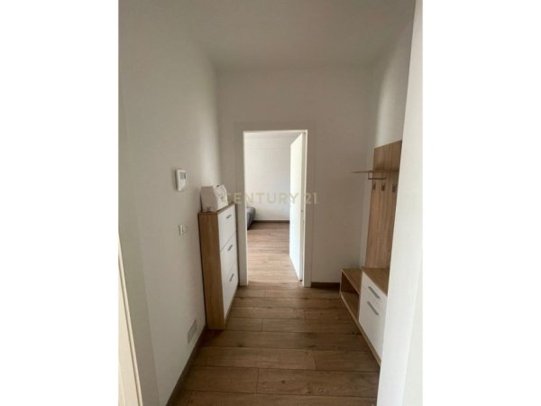 Tirane, jepet me qera apartament 1+1 Kati 5, 70 m² 800 € (Foleja e Gjelber, Rruga Muhamet Gjollesha)