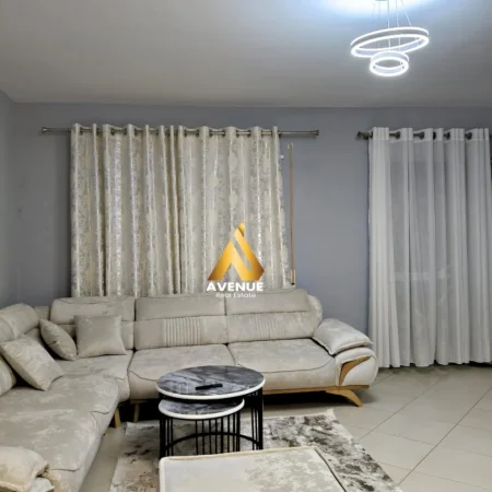 Tirane, shitet apartament 2+1+Ballkon , 74 m² 105.000 € (Rruga e Dajtit)