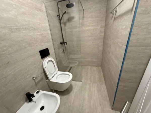 Tirane, jepet me qera apartament 2+1+Ballkon Kati 10, 128 m² 1.700 € (Lake View)