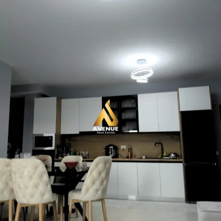 Tirane, shitet apartament 2+1+Ballkon , 74 m² 105.000 € (Rruga e Dajtit)