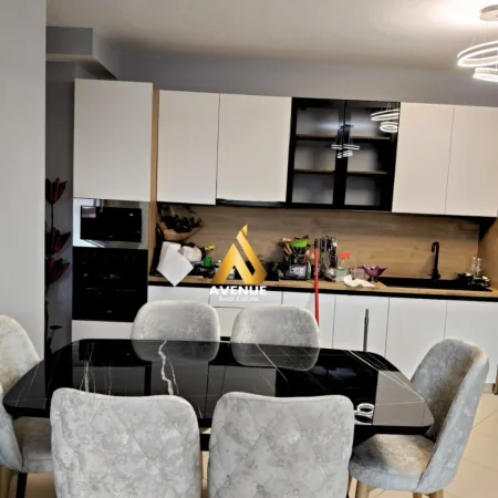 Tirane, shitet apartament 2+1+Ballkon , 74 m² 105.000 € (Rruga e Dajtit)