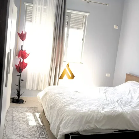 Tirane, shitet apartament 2+1+Ballkon , 74 m² 105.000 € (Rruga e Dajtit)