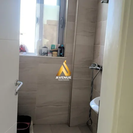 Tirane, shitet apartament 2+1+Ballkon , 74 m² 105.000 € (Rruga e Dajtit)
