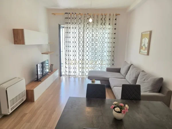 Tirane, jepet me qera apartament 2+1 Kati 2, 86 m² 750 € (Rruga Muhamet Gjollesha)