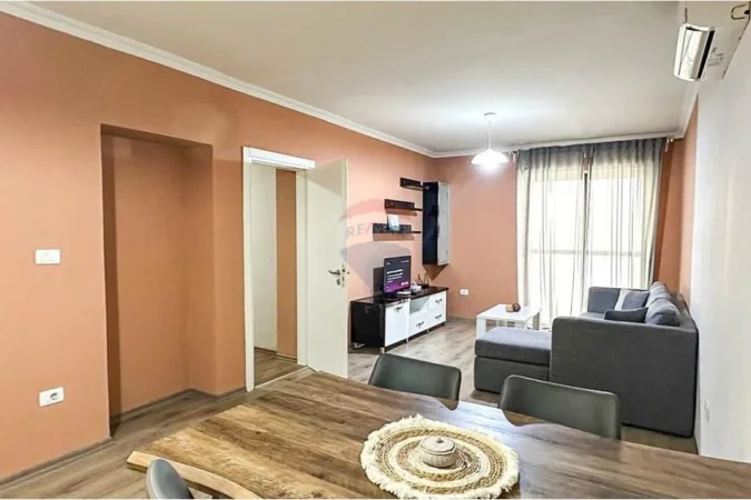 Tirane, jepet me qera apartament 2+1+Ballkon , 85 m² 600 € (Garda)