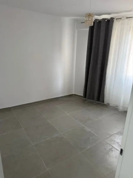 Tirane, jepet me qera apartament 2+1+Ballkon Kati 7, 100 m² 700 € (teodor keko)