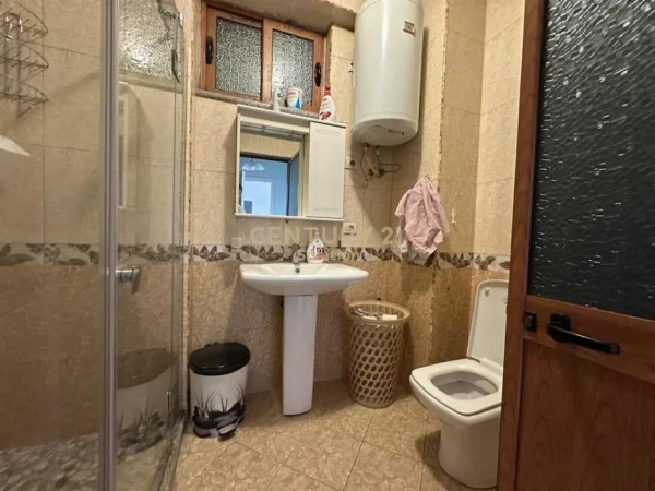 Tirane, jepet me qera apartament Kati 9, 132 m² 600 € (Astir)