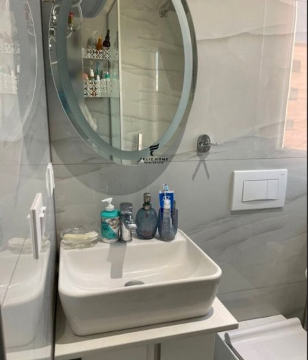 Shqiperi, jepet me qera apartament 1+1 Kati 5, 55 m² 500 € (Komuna e Parisit)
